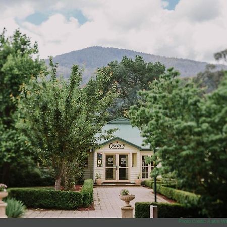 Oscar'S On The Yarra Hotel Уорбъртън Екстериор снимка