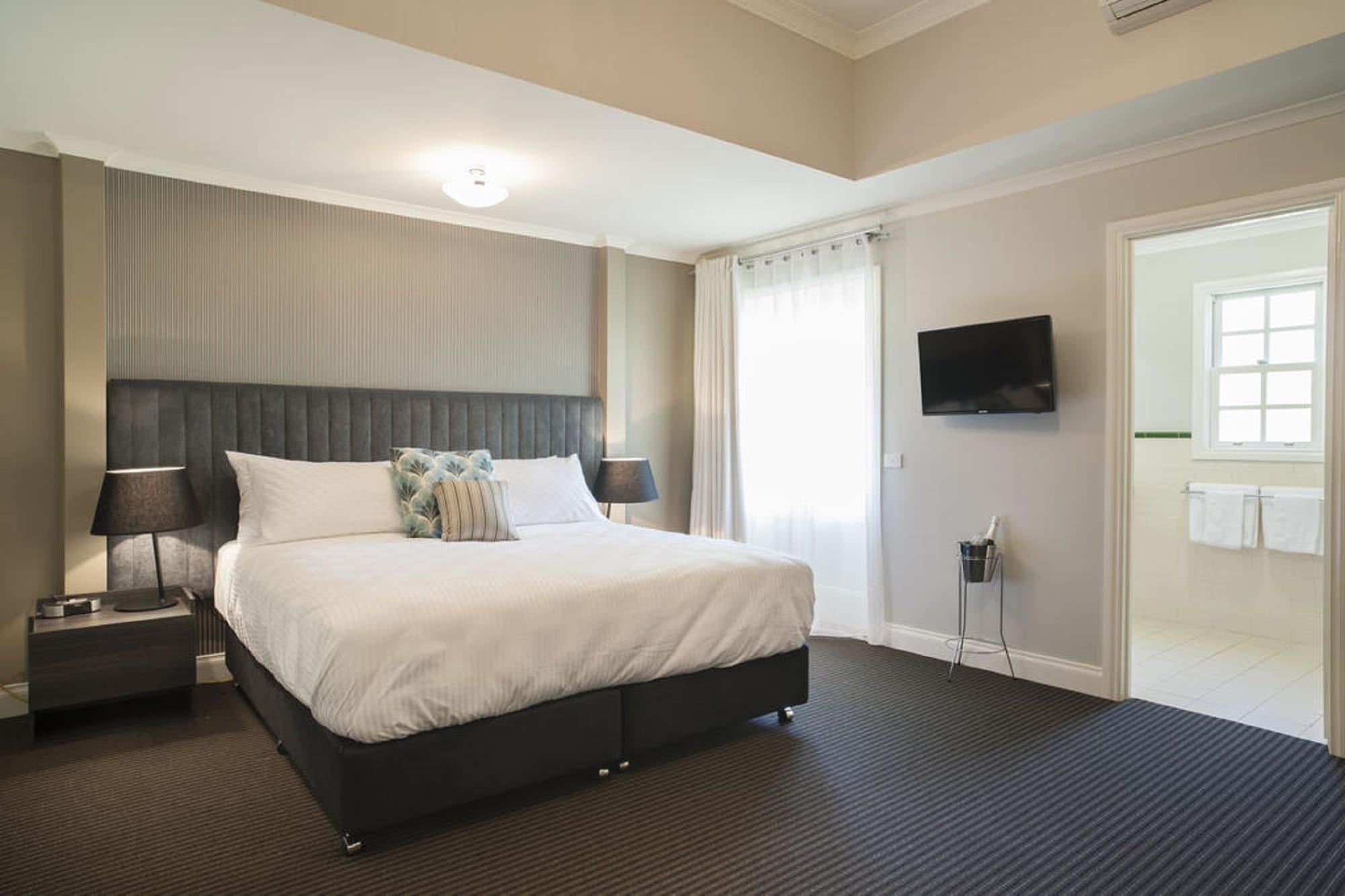 Oscar'S On The Yarra Hotel Уорбъртън Екстериор снимка