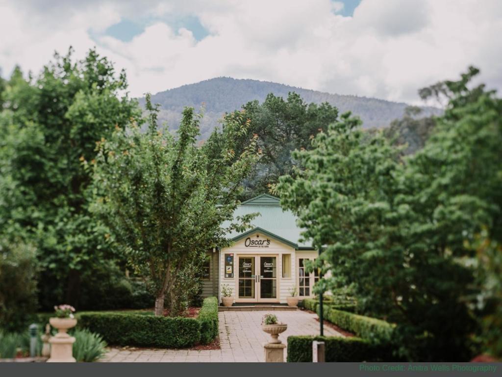 Oscar'S On The Yarra Hotel Уорбъртън Екстериор снимка