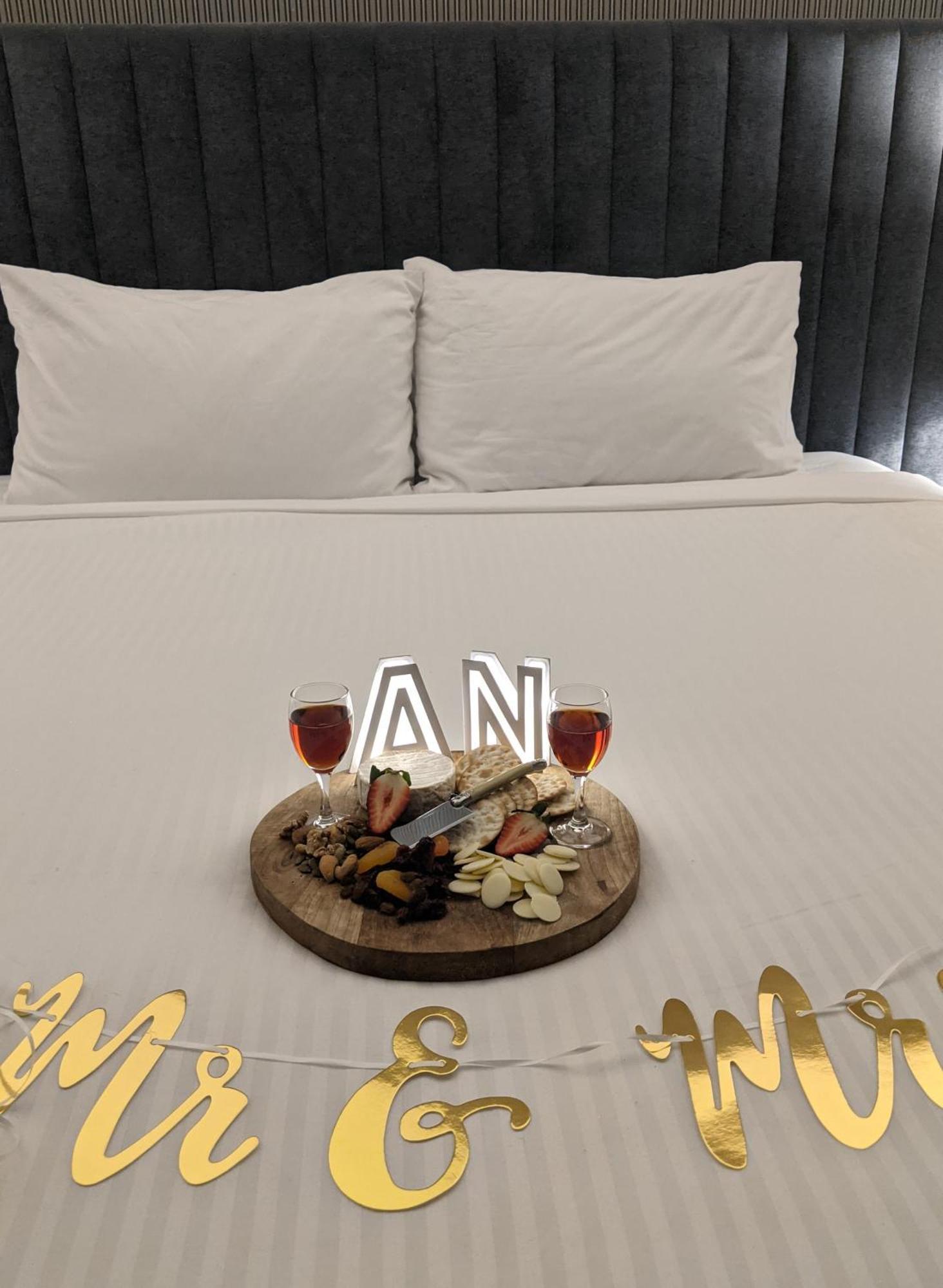 Oscar'S On The Yarra Hotel Уорбъртън Екстериор снимка