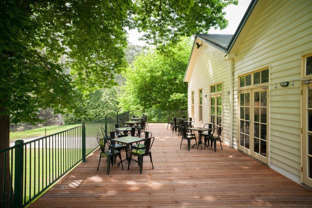 Oscar'S On The Yarra Hotel Уорбъртън Екстериор снимка