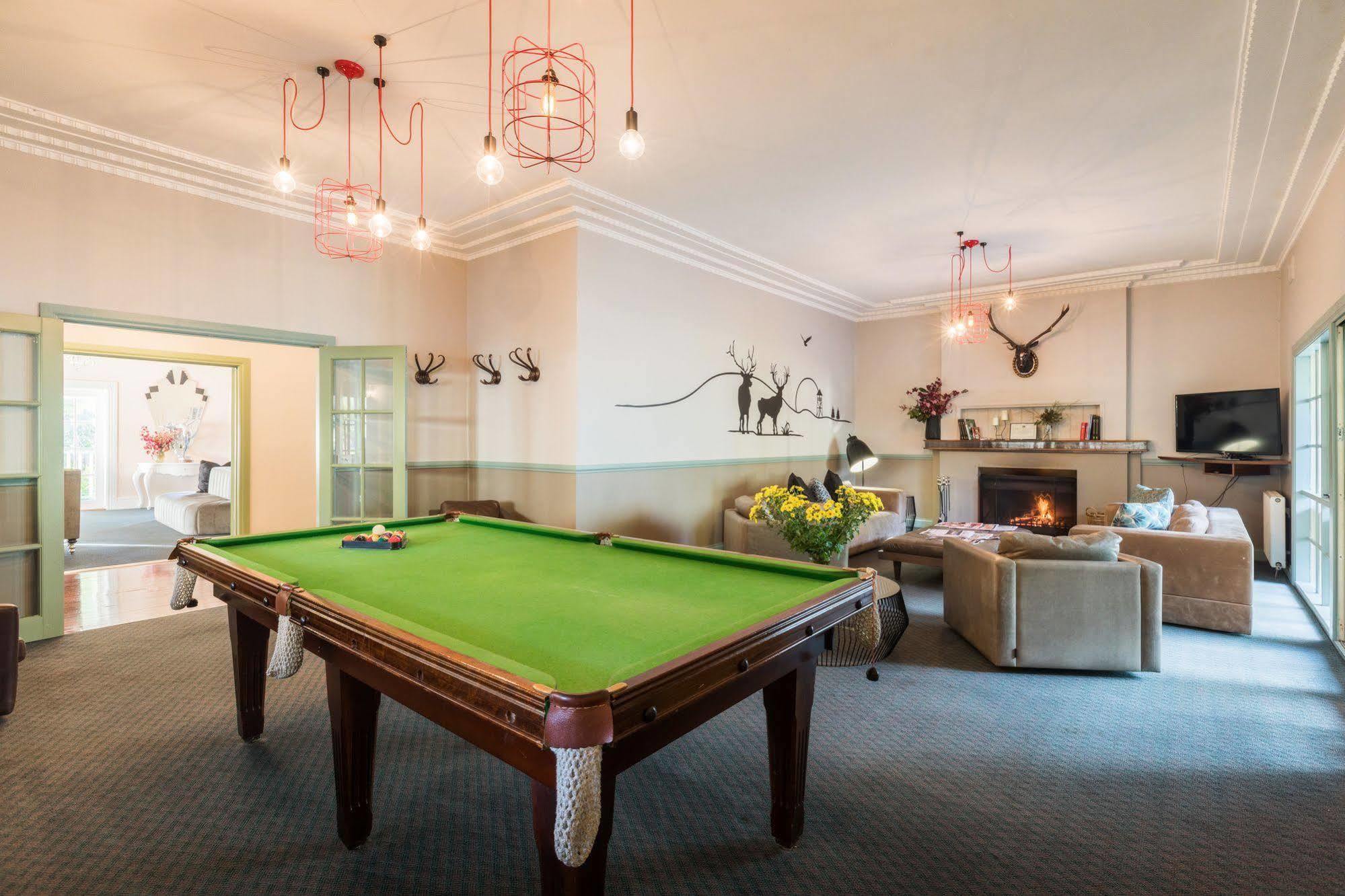 Oscar'S On The Yarra Hotel Уорбъртън Екстериор снимка