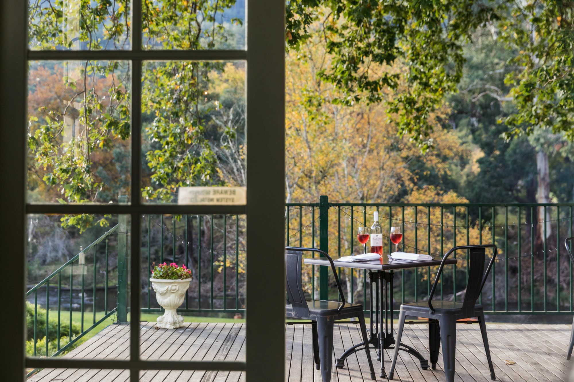 Oscar'S On The Yarra Hotel Уорбъртън Екстериор снимка