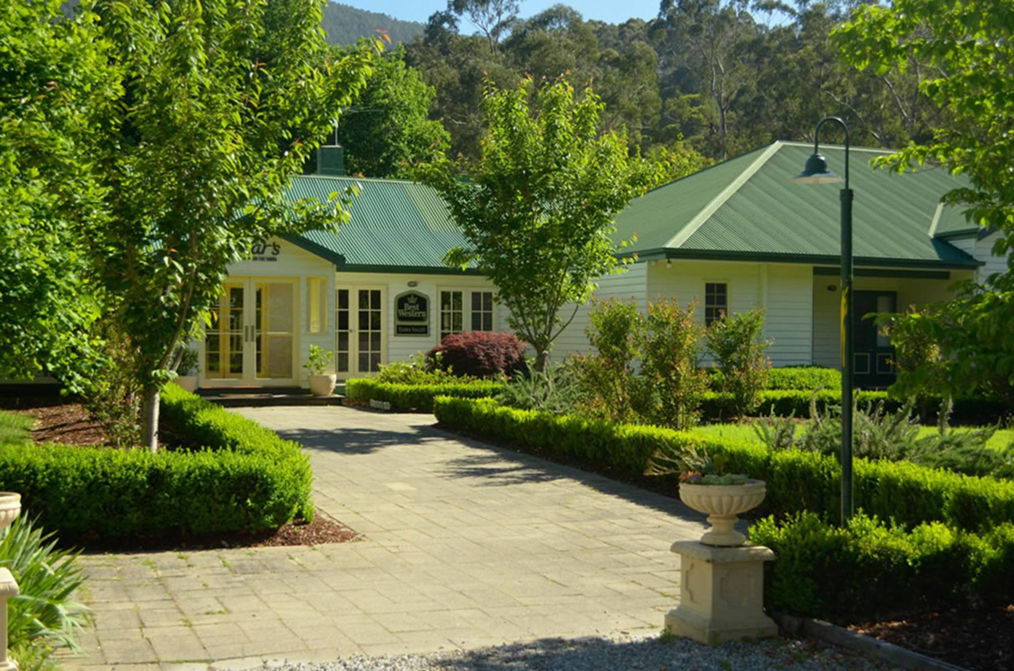 Oscar'S On The Yarra Hotel Уорбъртън Екстериор снимка
